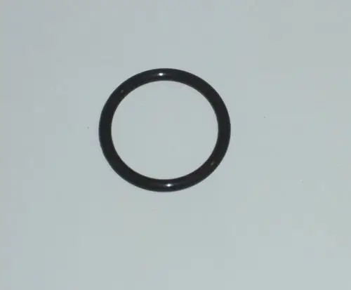 Schwarzer O-Ring aus FKM, auf weißem Hintergrund liegend. Verwendbar in Daikin Produkten, möglicherweise für Heiz- oder Klimaanlagen.